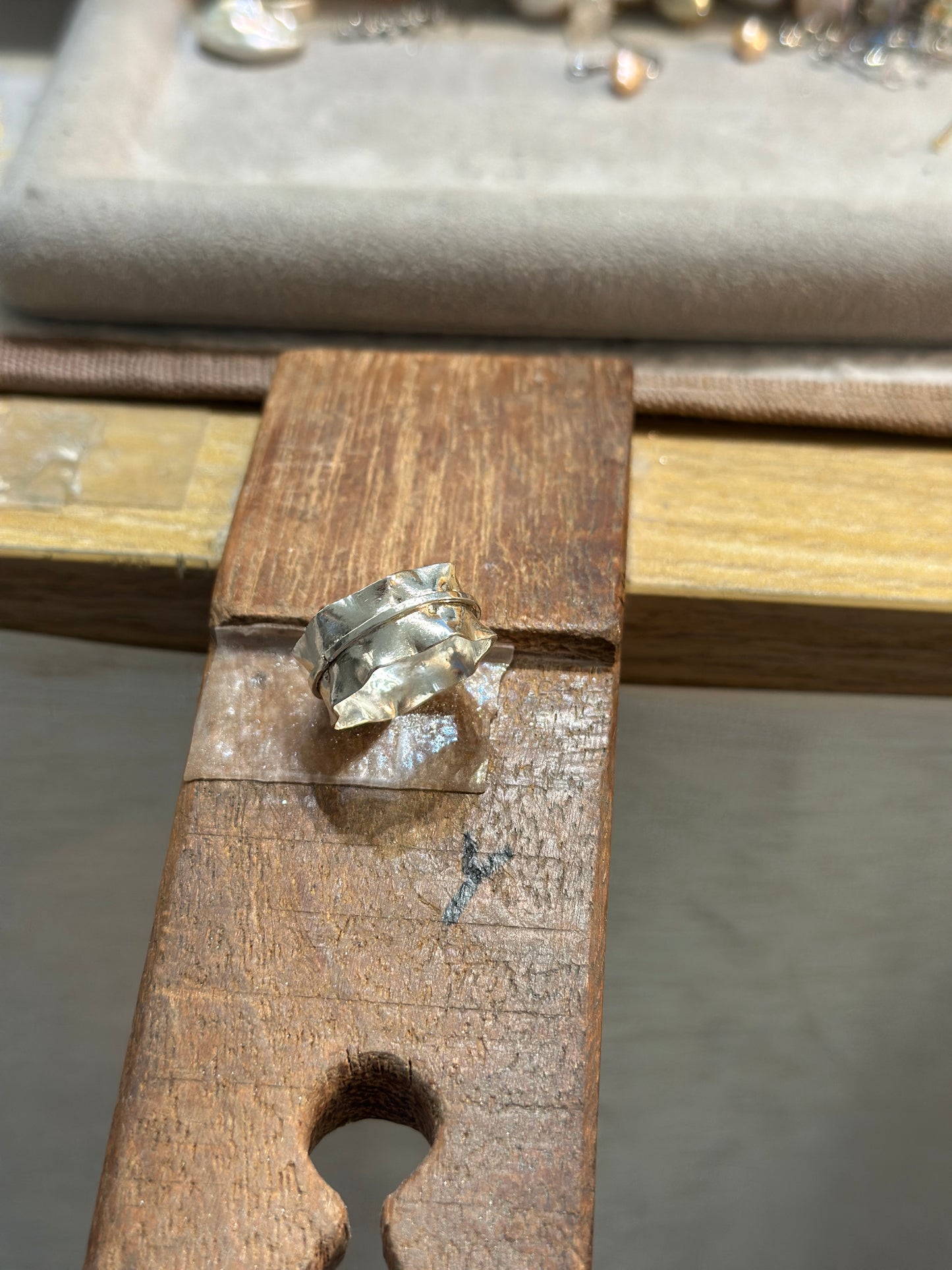 Fish tale ring