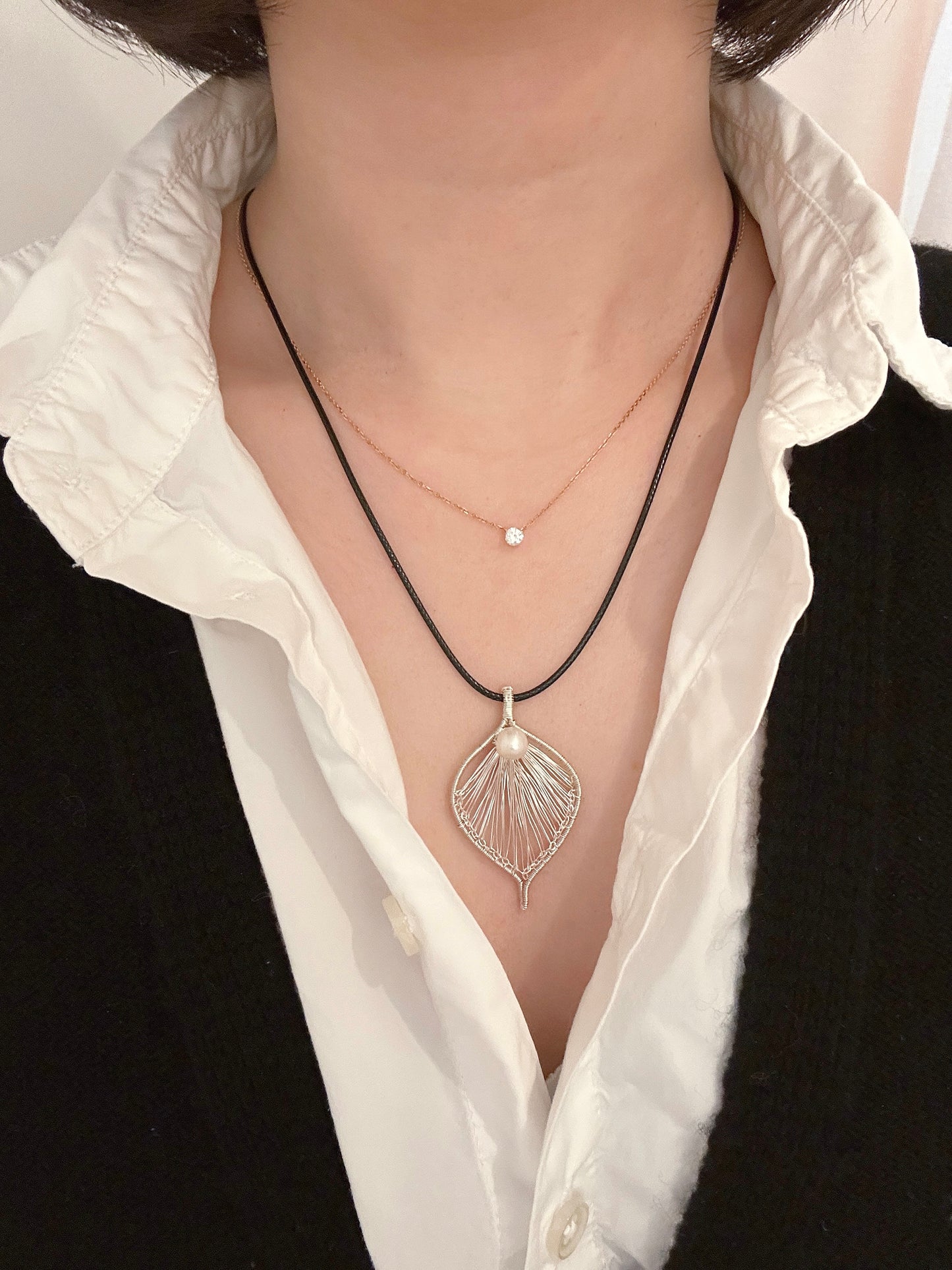 Leaf eye necklace