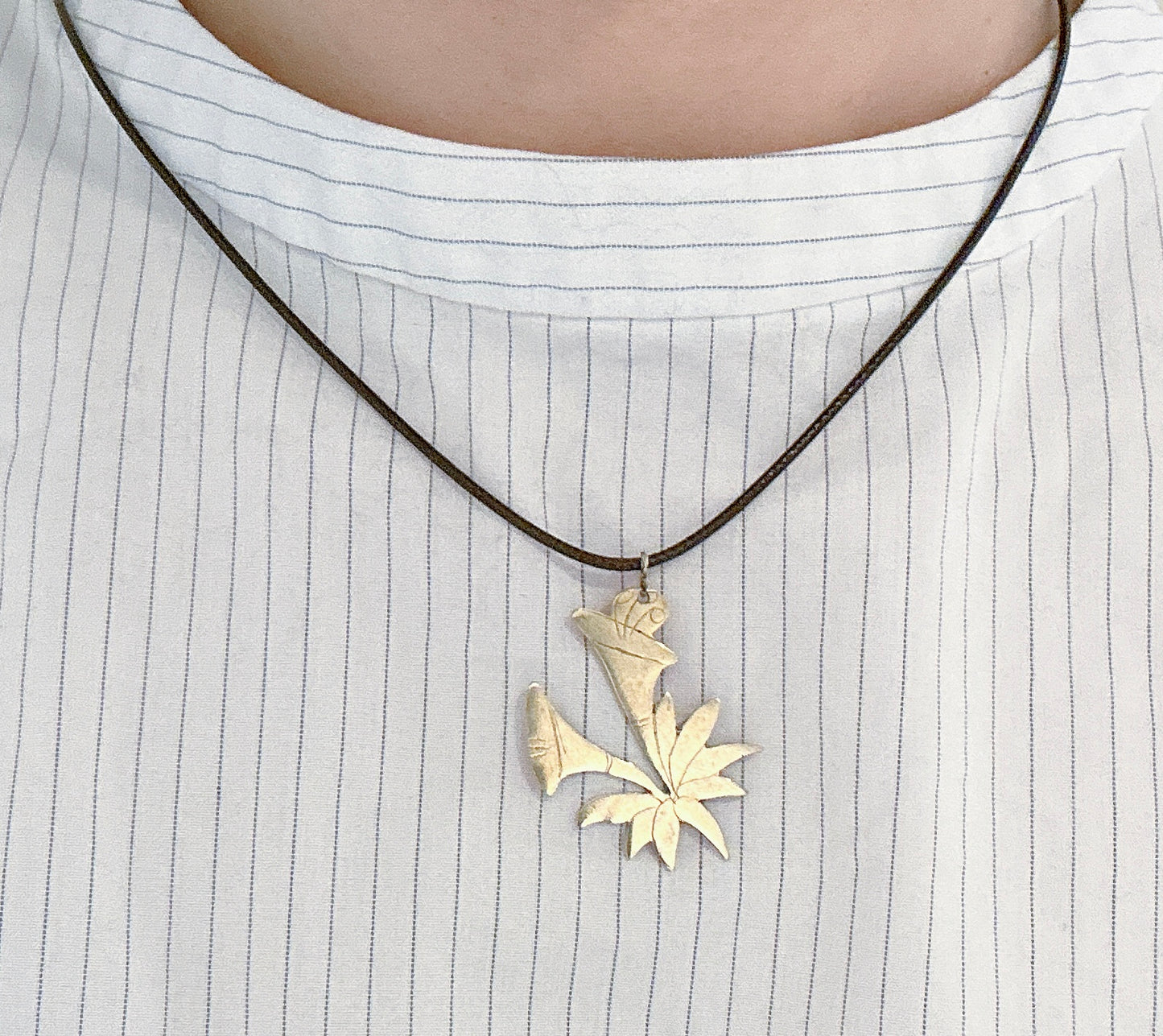 Flower shape pendant