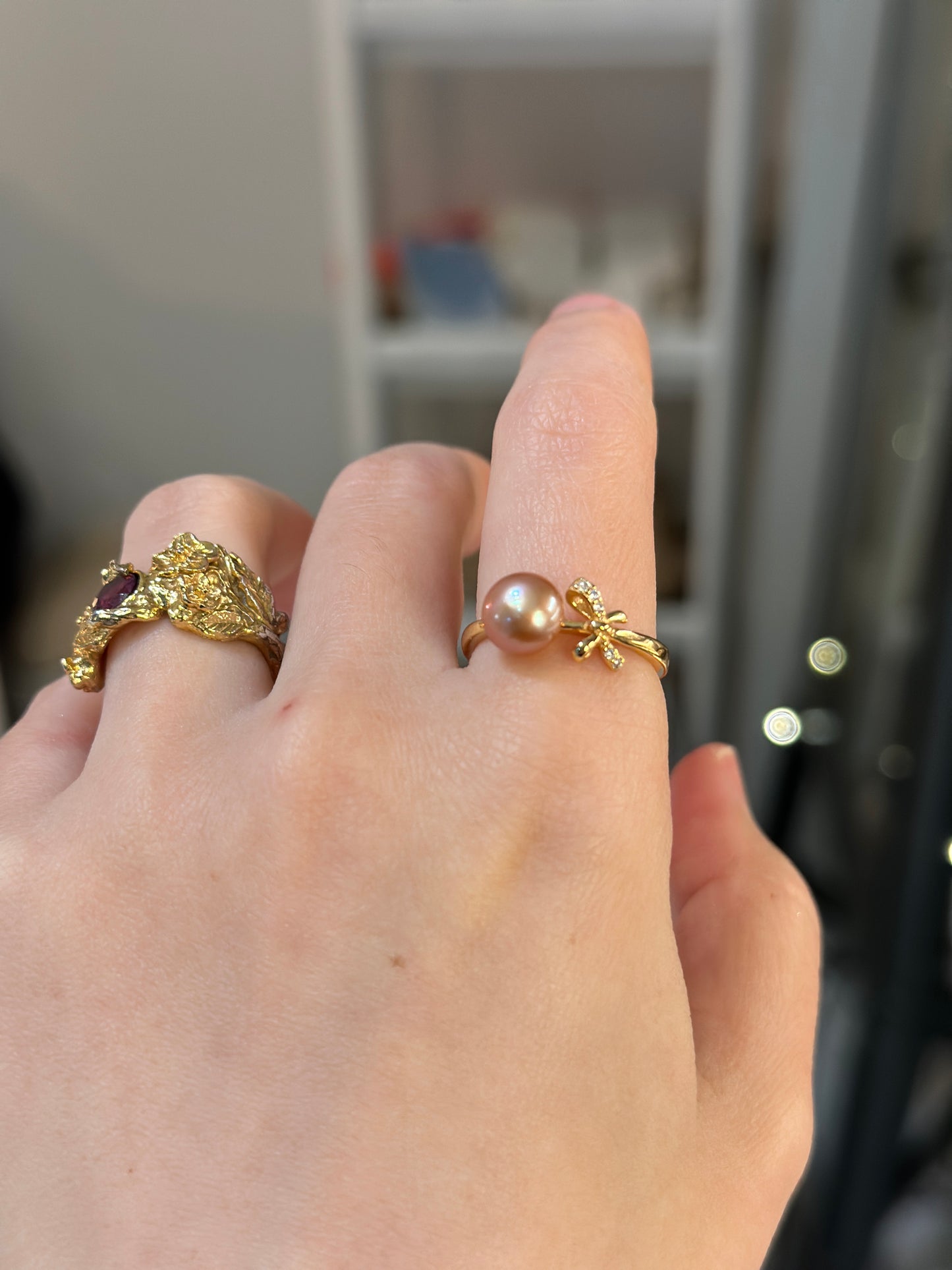 Rose alike pearl ring