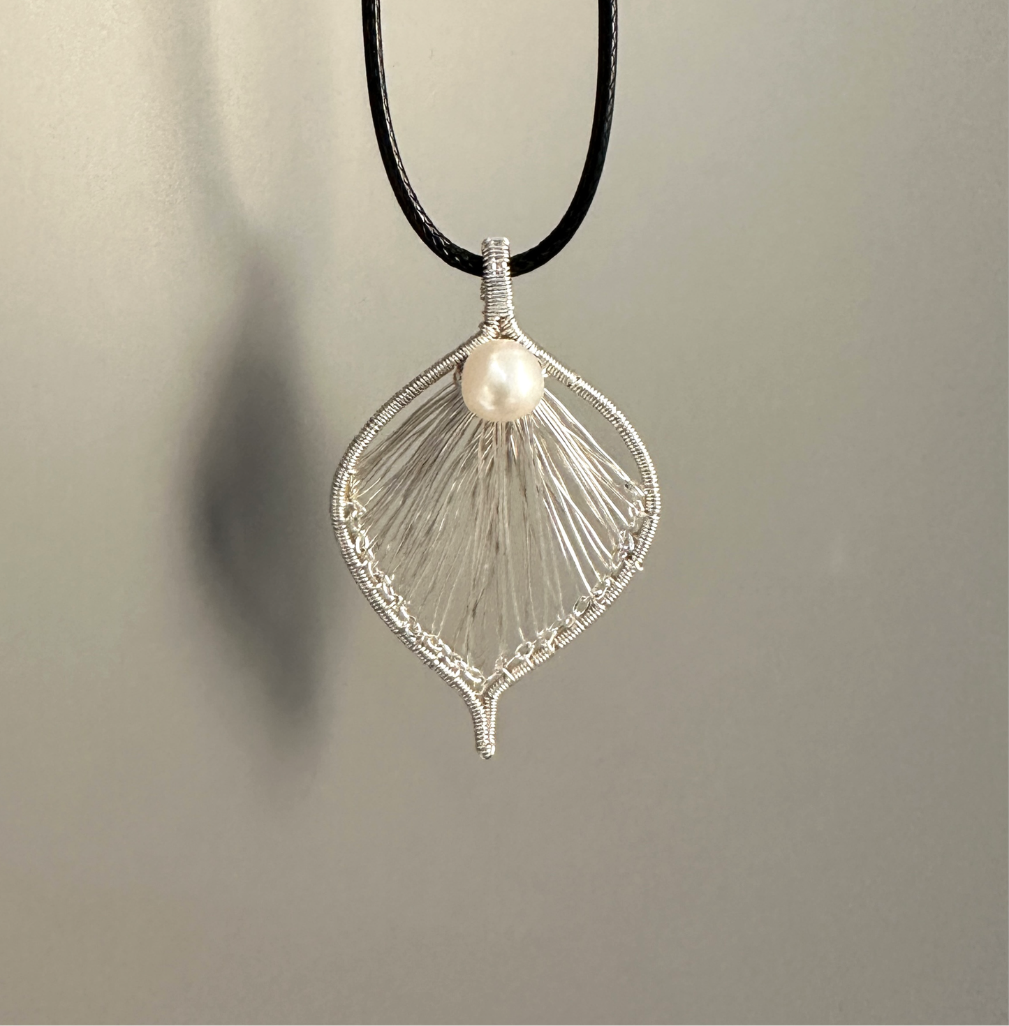 Leaf eye necklace